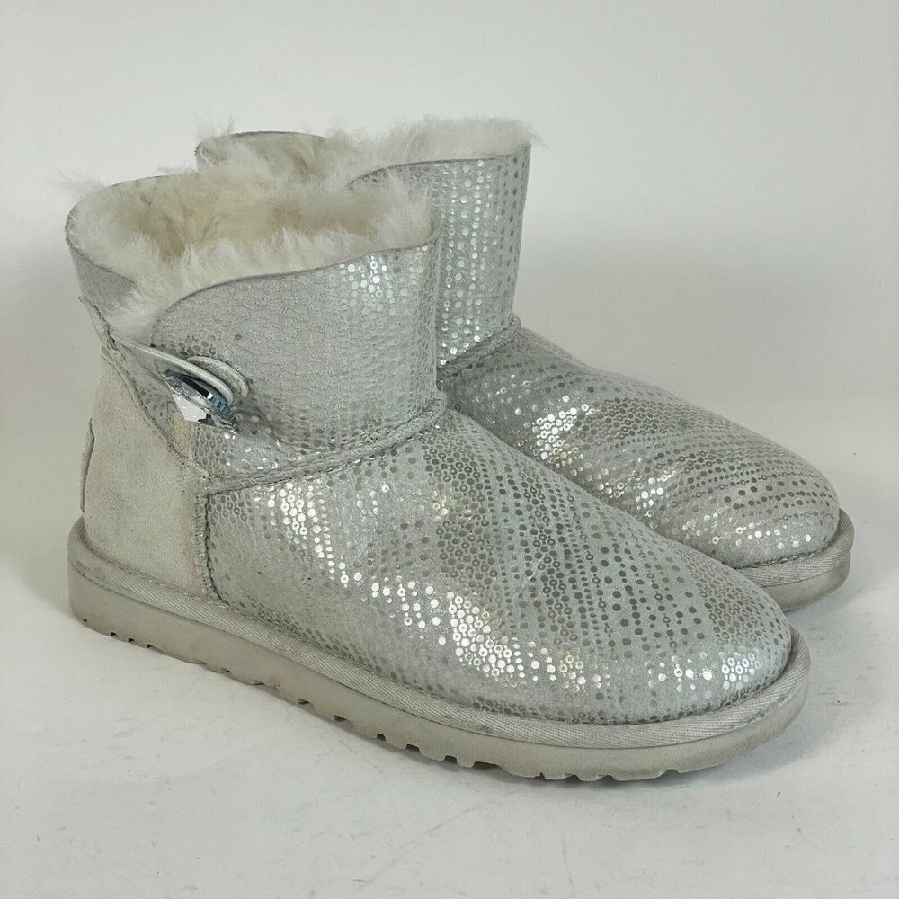 UGG Womens Bailey‎ Button Bling Sheepskin Boots Silver Sz 5 Fur Trim Suede Mid